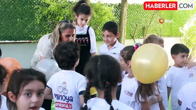 Otizmli çocuklar çanak çömlek yaparak eğlendi