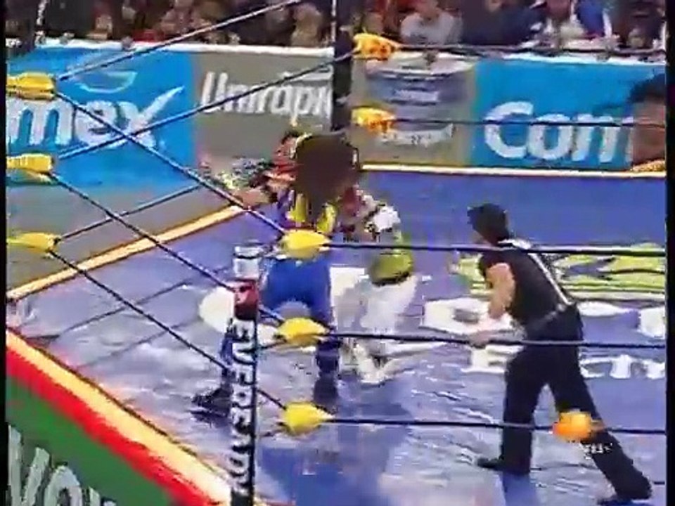 Los Mini Vipers vs. Mascarita Sagrada, Mini Charly Manson & Octagoncito ( 2010.02.05 @ AAA Sin Limite Puebla )