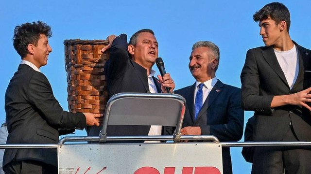 Özgür Özel küfeyi sırtladı, Erdoğan'a yanıt verdi: Taşıyamıyorsan bırak, milletin sırtından in; biz bu milleti taşırız