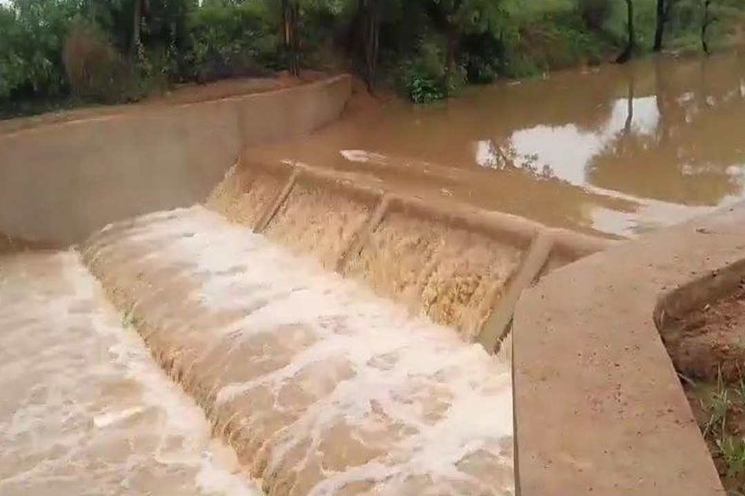 जमकर बरसे मेघ: वर्षों बाद बहने लगी सुकड़ी नदी,...