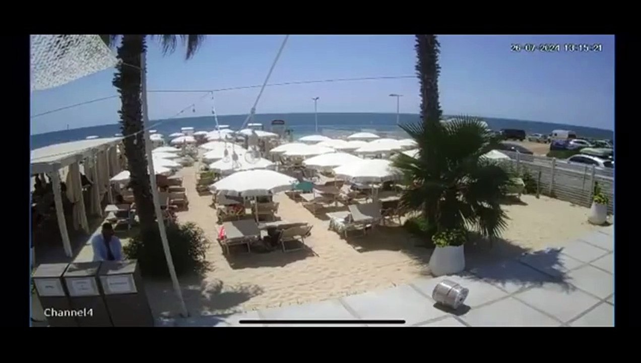 Tromba d'aria si abbatte sulla spiaggia in Salento, tre feriti