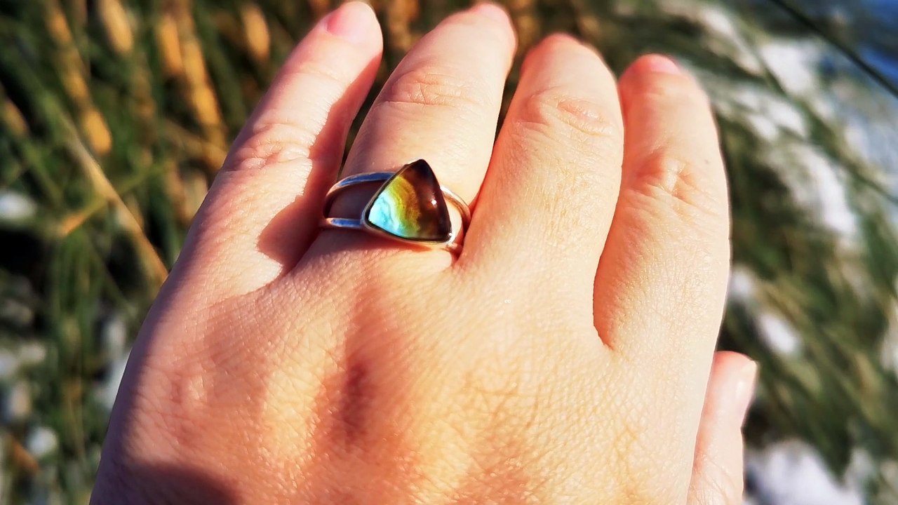 Princess of Mystery - Mood Ring - Sterling Silver 925 - AAA Crystal Quartz