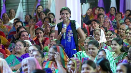 मम्मी के साथ प्रेम से व्यवहार