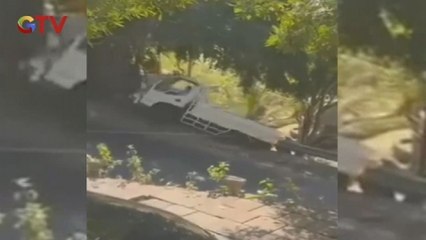 Detik-detik Truk di Badung Bali, Meluncur dan Terguling di Tanjakan Ekstrem
