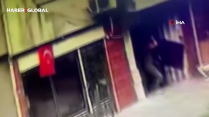 Adres İstanbul: Gözüne kestirdiği apartman kapısını yerinden söküp çaldı