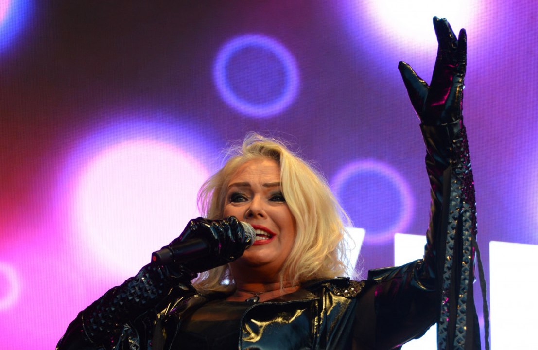 Kim Wilde gardens for her mental health