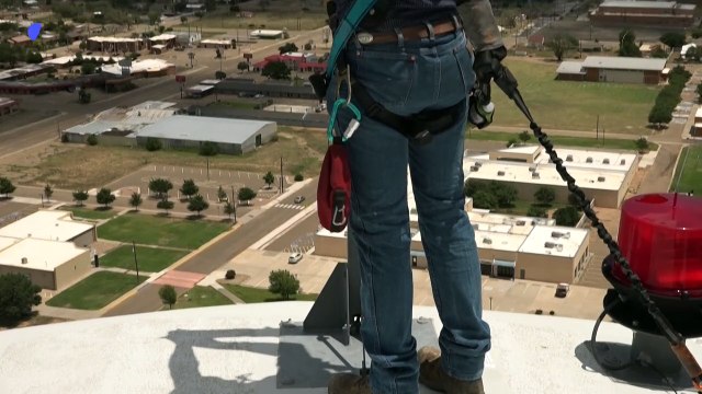 Former des réparateurs d'éoliennes, un défi vertigineux aux États-Unis
