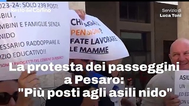 La protesta dei passeggini a Pesaro: Pi? posti agli asili nido
