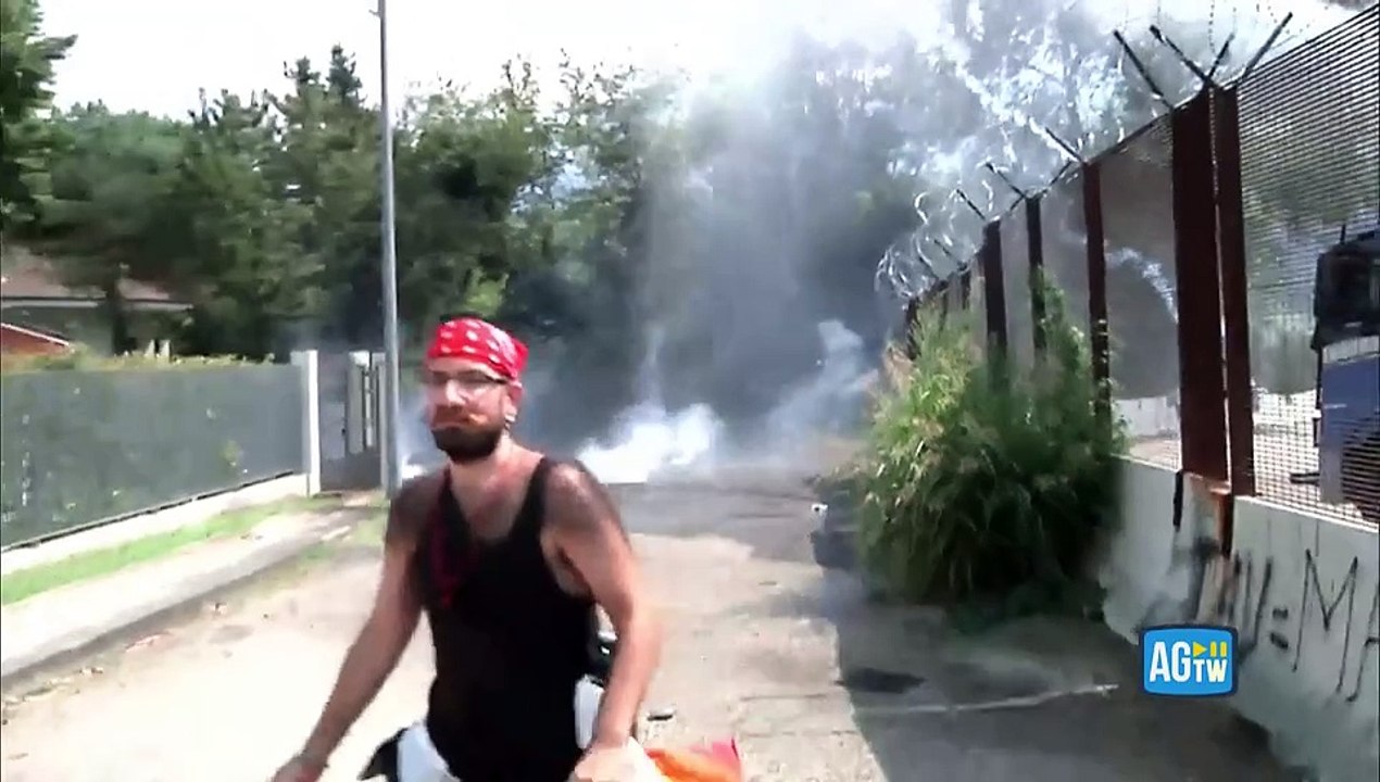 Tensioni e scontri al corteo No Tav in Val di Susa: le immagini