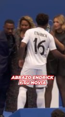Mucho amor ahí: el abrazo de Endrick con su novia