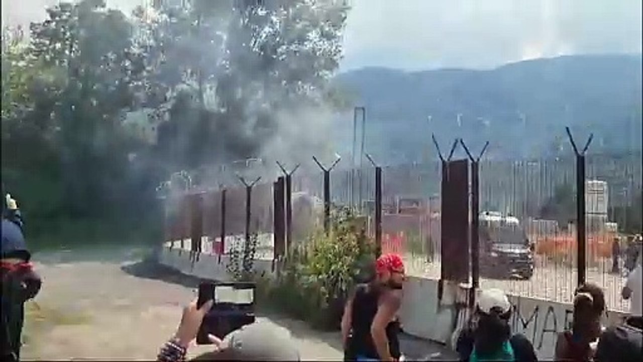 No Tav, la marcia in Val di Susa finisce in scontri con la polizia il secondo giorno del Festival Altà felicità