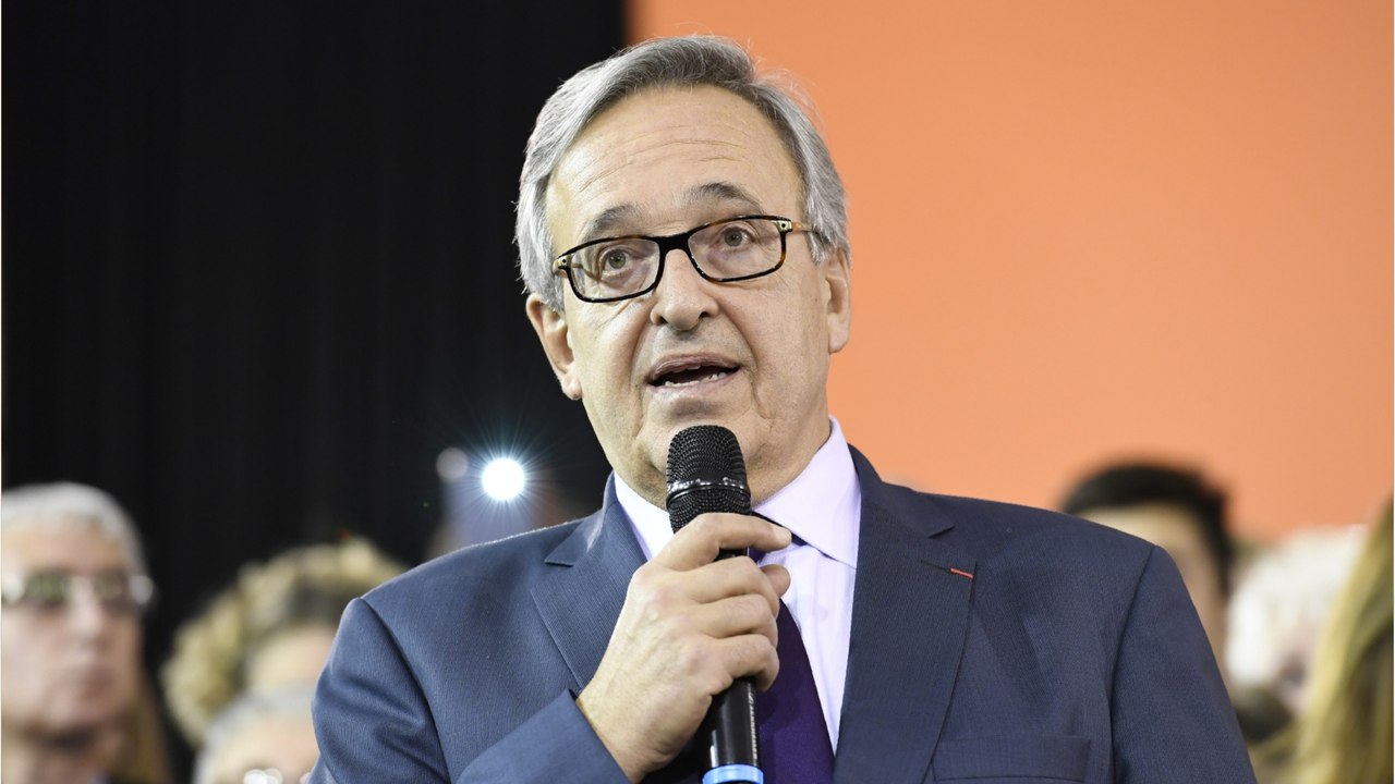 Voici - Mort de Francis Chouat : le tendre hommage de Manuel Valls à l'ancien maire d'Evry et ex-député de l'Essonne