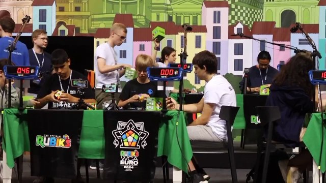 Tymon Kolasinsky, récord de Europa al resolver el cubo de Rubik en 3,66 segundos, compitiendo en una modalidad distinta a la suya en el Rubik's