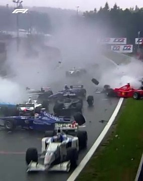 Chaos de 1998 : Un Départ de Course Sous la Pluie Entré dans l'Histoire de la F1 - 11 Voitures Éliminées, Mais Heureusement Aucun Blessé !