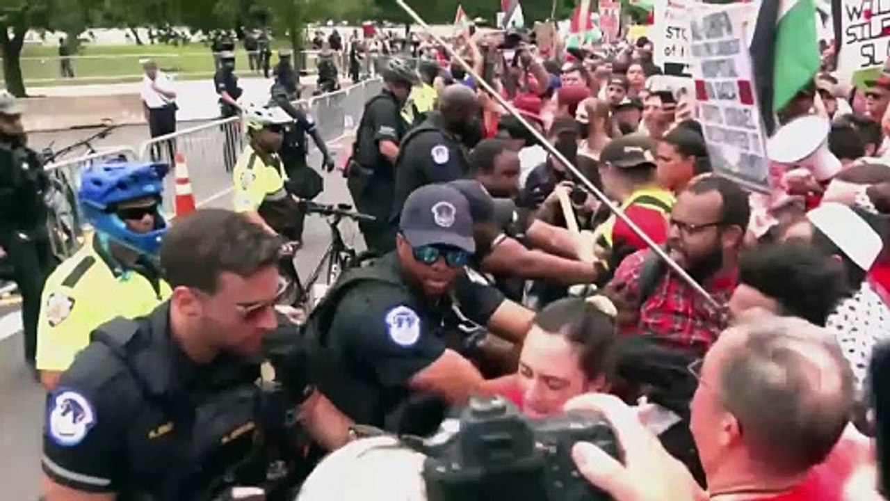 Protesters pepper sprayed in DC protests ahead of Netanyahu speech - DailyReport