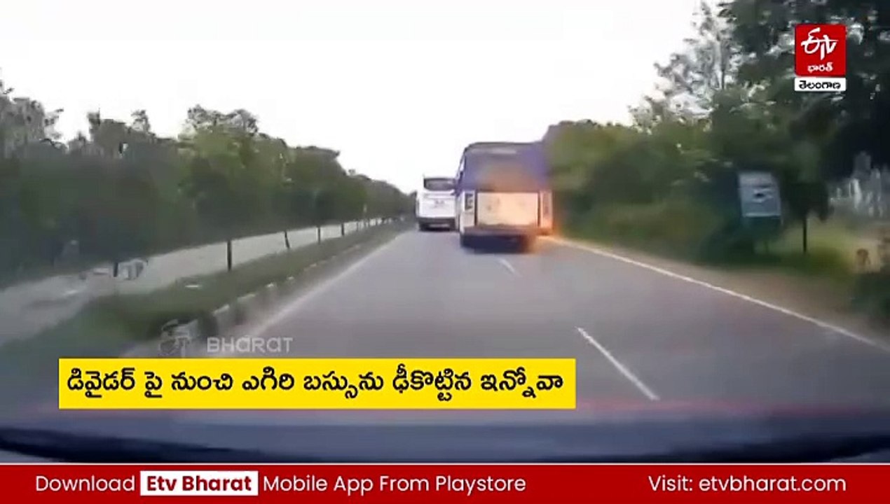 శామీర్​పేట్​లో ఘోర రోడ్డు ప్రమాదం - వైరల్​గా మారిన సీసీటీవీ ఫుటేజ్