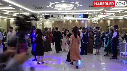 Depremin yıkamadığı aşıkların mutlu günü... Dünya evine girdiler