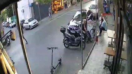 İstanbul'da motosikletli saldırı kamerada