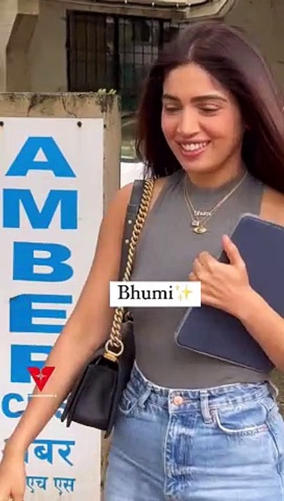 #BhumiPednekar radiates elegance and warmth as she extends heartfe#bollywood #love #india #instagram #instagood #hollywood #mumbai #follow #tollywood #fashion #salmankhan #bollywoodactress #trending #deepikapadukone #mlt birthday wishes to the paparazzi ✨