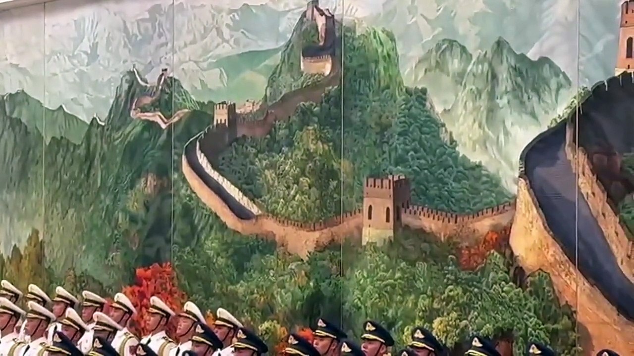 Meloni in Cina, accolta dal premier Li Qiang: l'inno italiano nella Sala grande del Popolo