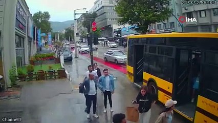 Sıkıştırdığı otobüs kaza yaptı, bir şey olmamış gibi yoluna devam etti