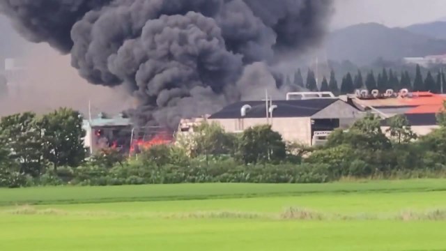 경기 화성시 공장에서 큰불...대응 2단계 발령 / YTN