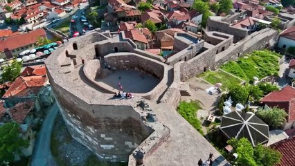 15 AMAZING Old Fortresses