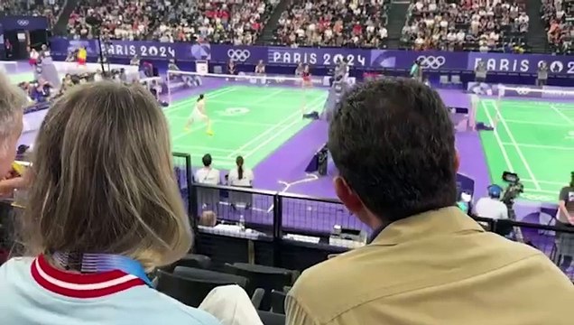 İmamoğlu Olimpiyatlar'da milli badmintoncu Neslihan Arın'ın maçını izledi