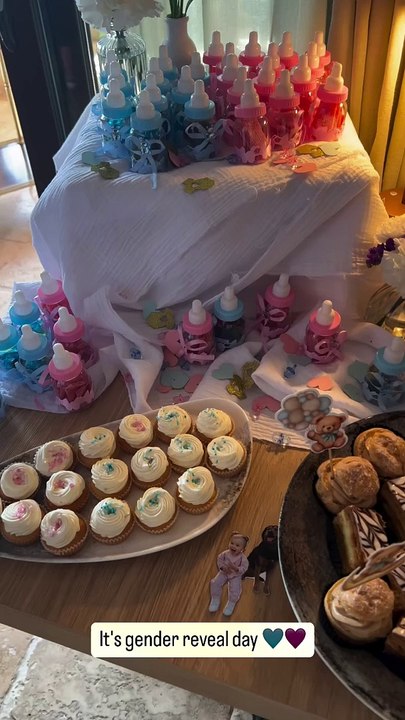 Au programme, gourmandises en tous genres aux couleurs rose et bleu pour maintenir le suspense jusqu'au bout !La gender reveal organisée par les futurs parents Louis et Marie Ducruet