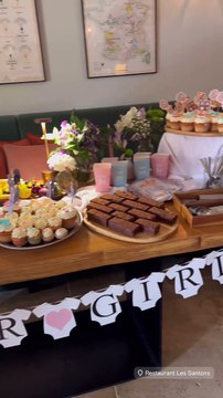 Les convives ont finalement eu la réponse après que Louis et Marie Ducruet ont fait exploser des canons à confetti La gender reveal organisée par les futurs parents Louis et Marie Ducruet