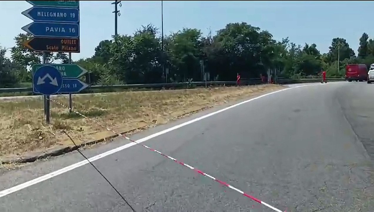 Binasco, fuga di gas in un cantiere stradale: vigili del fuoco in azione