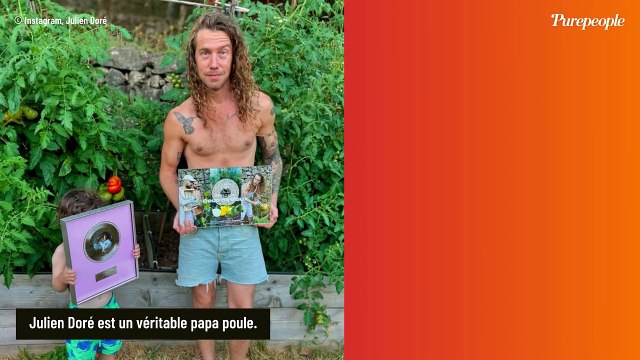 Julien Doré papa : son fils, fier, prend la pose et il a déjà un sens du style bien à lui !
