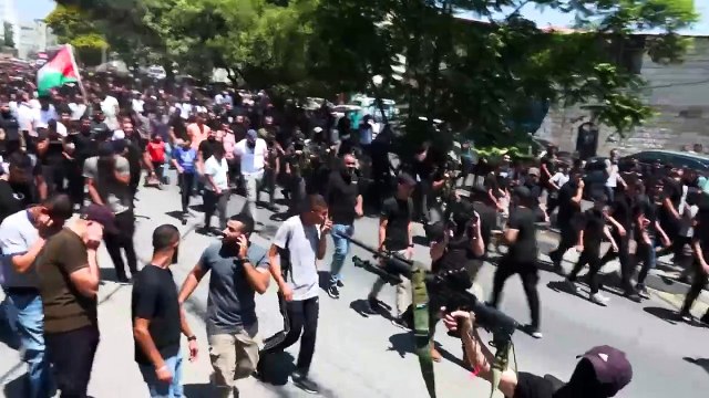 تشييع فلسطينيين قتلا خلال عملية عسكرية للقوات الإسرائيلية في الضفة الغربية