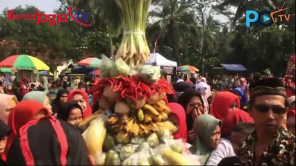 Grebeg Suro Desa Selakambang Kaligondang Purbalingga Arak Gunungan Hasil Bumi