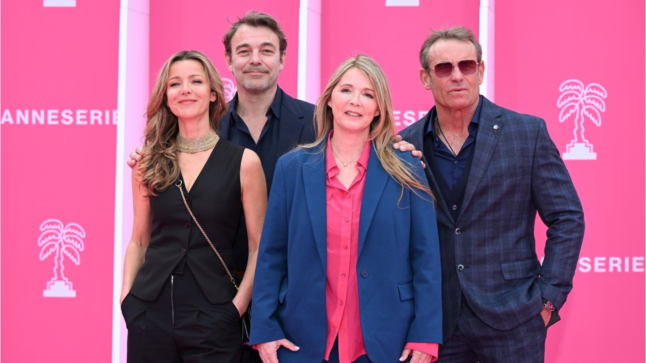 GALA VIDEO - Hélène Rollès ironise sur la longévité des Mystères de l’amour : “On va finir par faire ‘L’Ehpad de l’amour’”