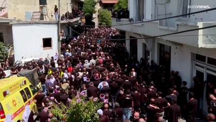 شاهد: الطائفة الدرزية تشيع ضحايا الهجوم الأخير في مرتفعات الجولان المحتل