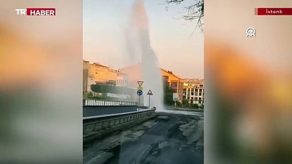 İstanbul'da su borusu patladı: Fışkıran su metrelerce yükseldi