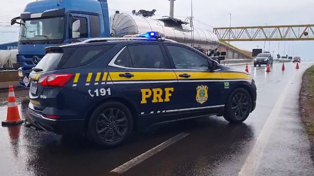 Motociclista sofre queda e deixa acesso interditado no Trevo Cataratas