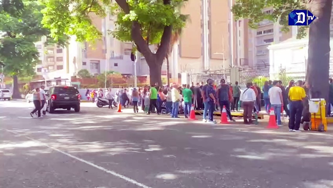 Venezolanos acuden masivamente a centros de votación este 28j