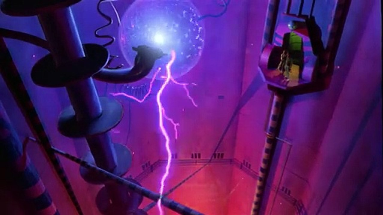 Killer Klowns from Outer Space - 01 - the spaceship of the killer clowns