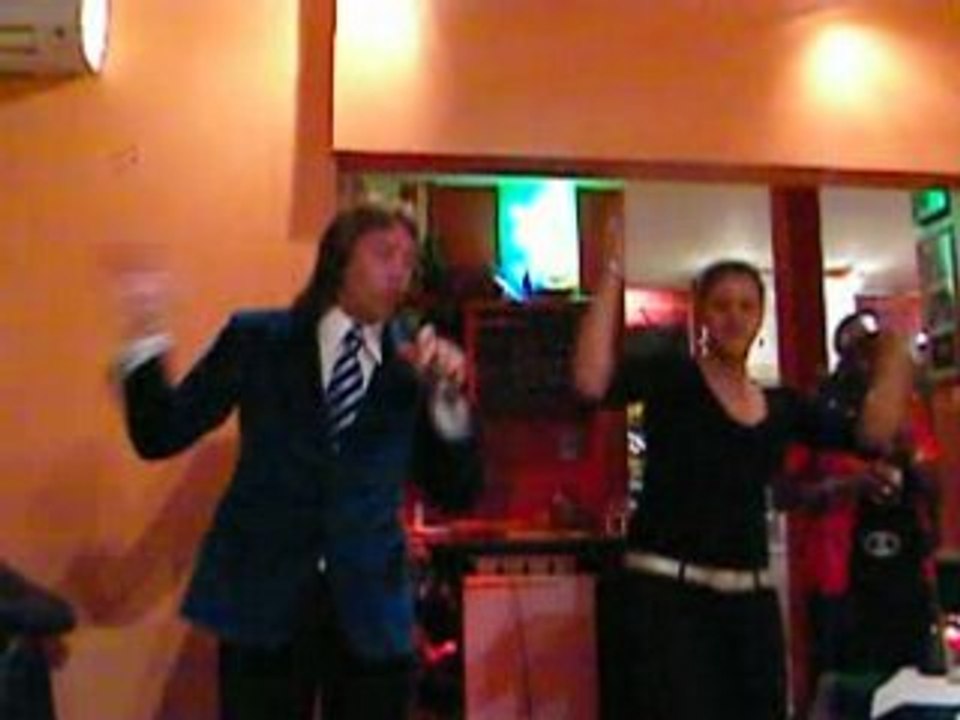 CLAUDE FRANCOIS JOUE QUELQUE CHOSE DE SIMPLE DENIS ET KETTY