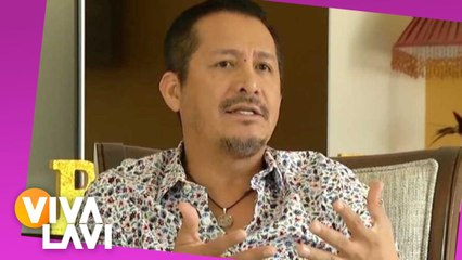 Paco Barrón es detenido en migración con su equipo