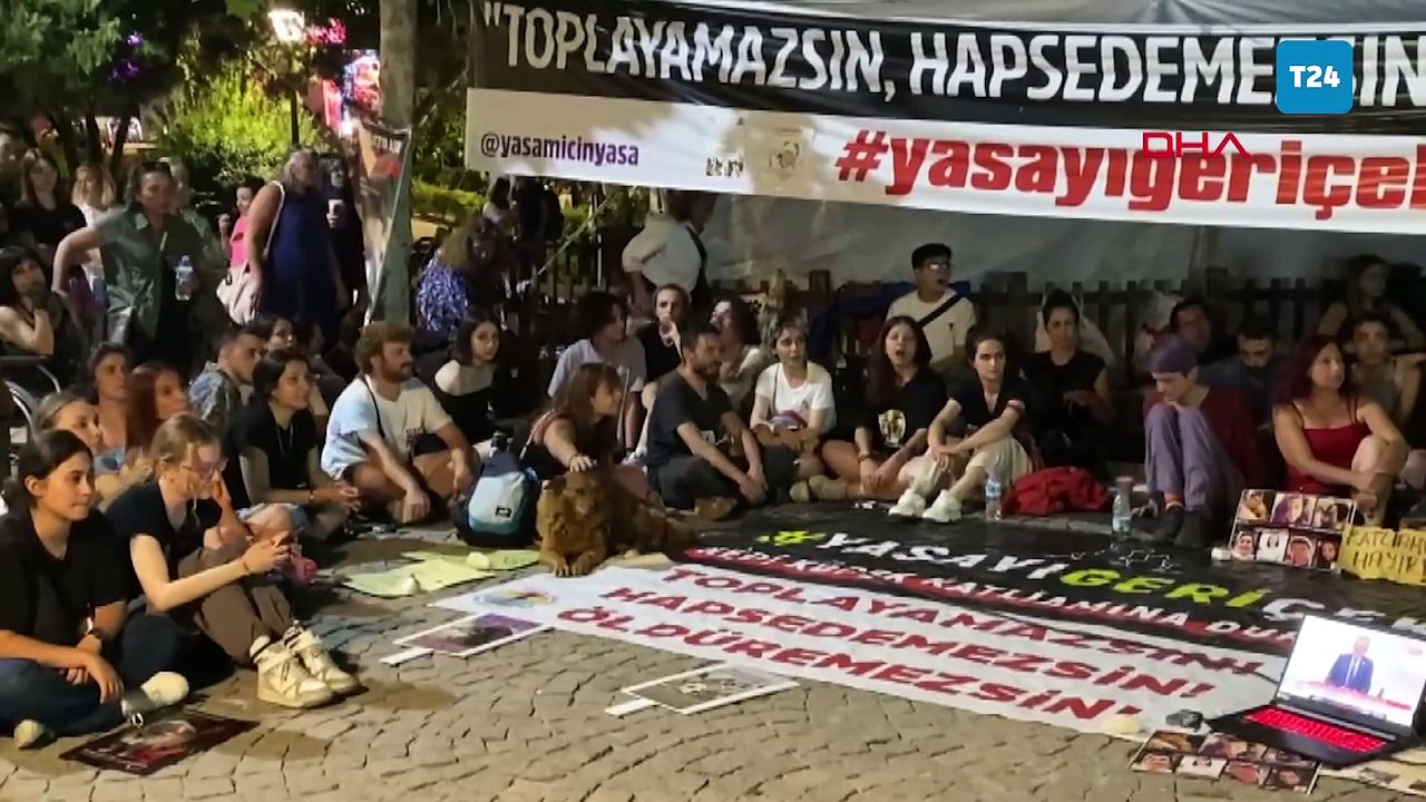 Hayvan hakları savunucuları, Ankara Kuğulu Park'ta toplanarak Genel Kurul'da görüşülen sokak hayvanları yasasını protesto etti