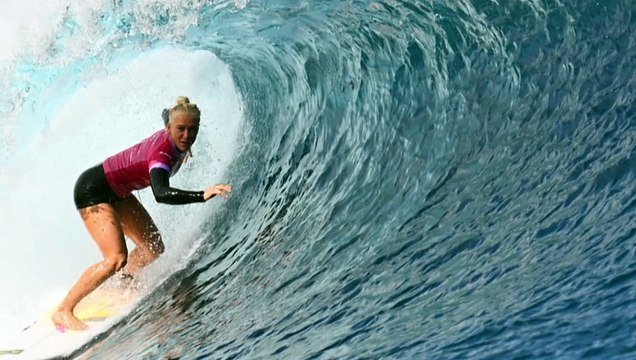 Tati Weston-Webb e Tainá Hinckel vencem na repescagem e vão às 8as do surfe em Paris-2024