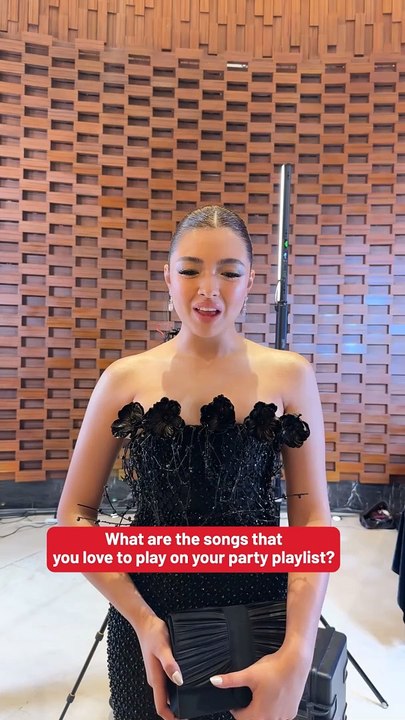 Actress Lianne Valentin names two tracks currently in her party playlist. #GMAGala2024 #EntertainmentNewsPH