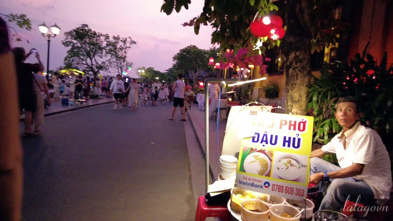 6 PM in Hoi An 