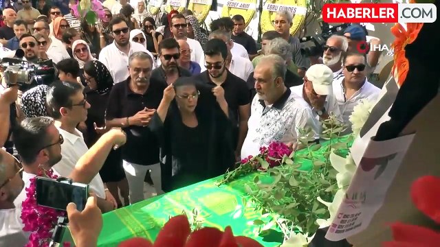 Seda Sayan, yakın arkadaşı Safiye Soyman'ı en acı gününde yalnız bıraktı! Nedeni ortaya çıktı