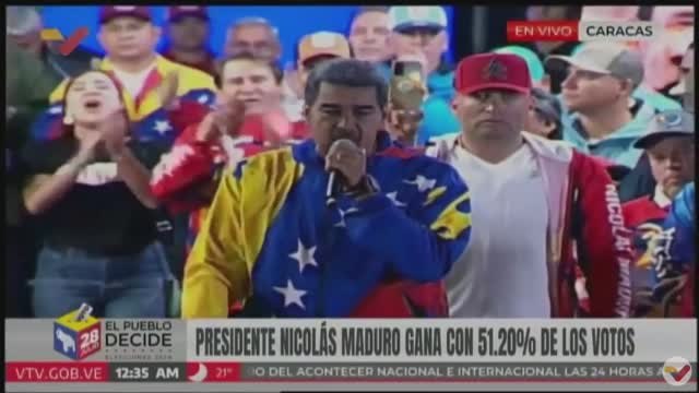 Maduro celebra su reelección ante miles de simpatizantes en el Palacio de Miraflores
