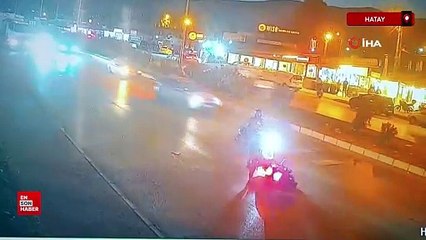 Hatay'da araçtan yağ yola aktı ve arkadan gelen motosiklet araçları kaydı