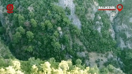 Balıkesir'in Edremit ilçesindeki Şahindere Kanyonu'nda mahsur kalan 10 kişi kurtarıldı.